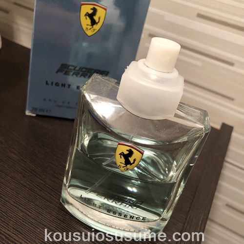 【レビュー】フェラーリ ライトエッセンス 車好きの人は心くすぐられる香水 - 香水おすすめ聞いてみた（香水のレビューブログ）